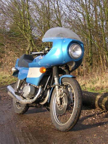 Suzuki GT380, front rhs view (large)